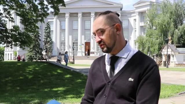 Ukrayna'da geçirdiği kaza sonucu omurilik felci olan aktivist Alper Patır azmiyle engel tanımıyor