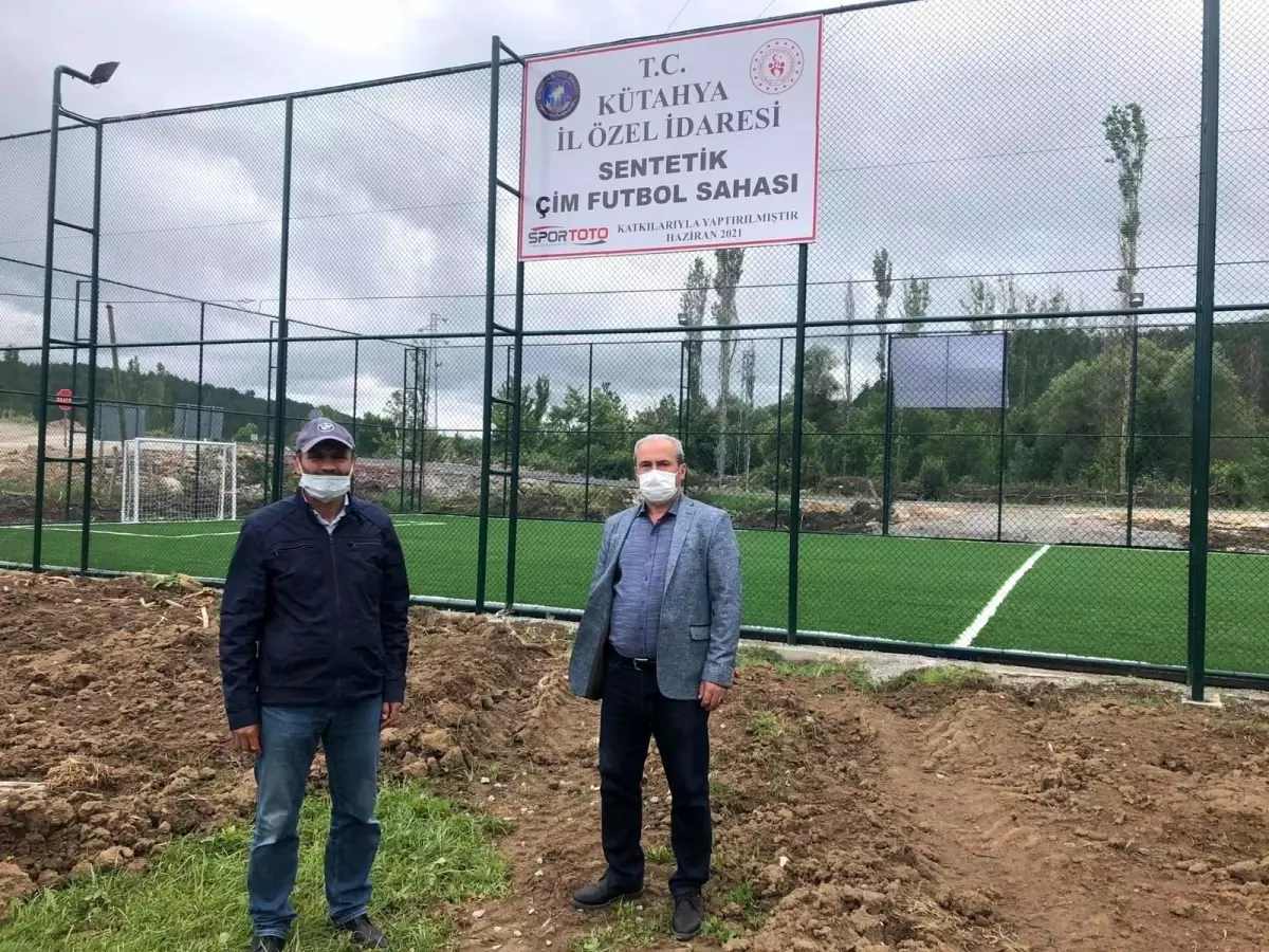 12 köyün ortak kullanımı için 2 adet halı saha