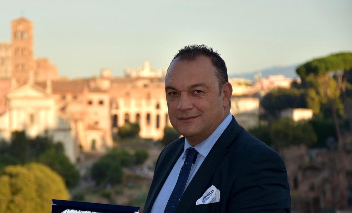 AIPS ve İtalyan Spor Yazarları Derneği\'nden Dündar Keşaplı\'ya ödül