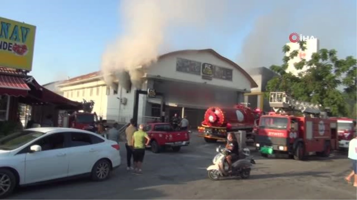 Antalya\'da zincir markette yangın paniği