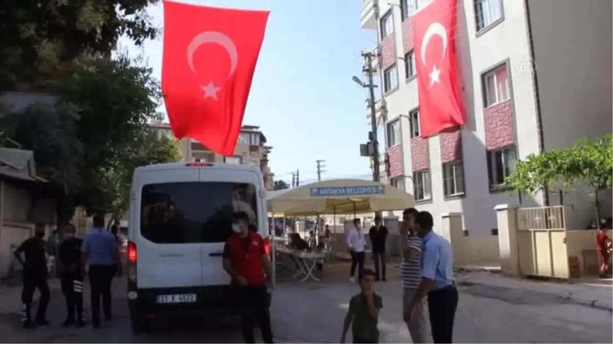 Belediye başkanları Şehit Jandarma Uzman Çavuş Adil Yılmaz\'ın ailesini ziyaret etti