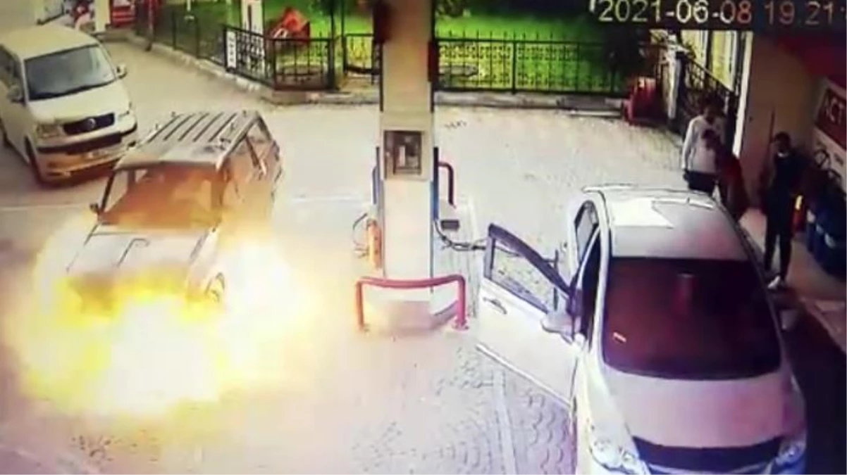 Benzin istasyonunda araç alev topuna döndü, sürücü canını son anda kurtardı! O anlar saniye saniye görüntülendi