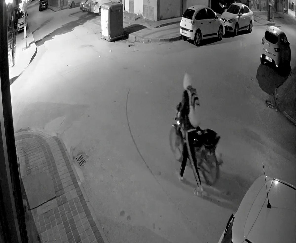 Çaldıkları motosikleti düz kontakla çalıştıramayınca kaçtılar