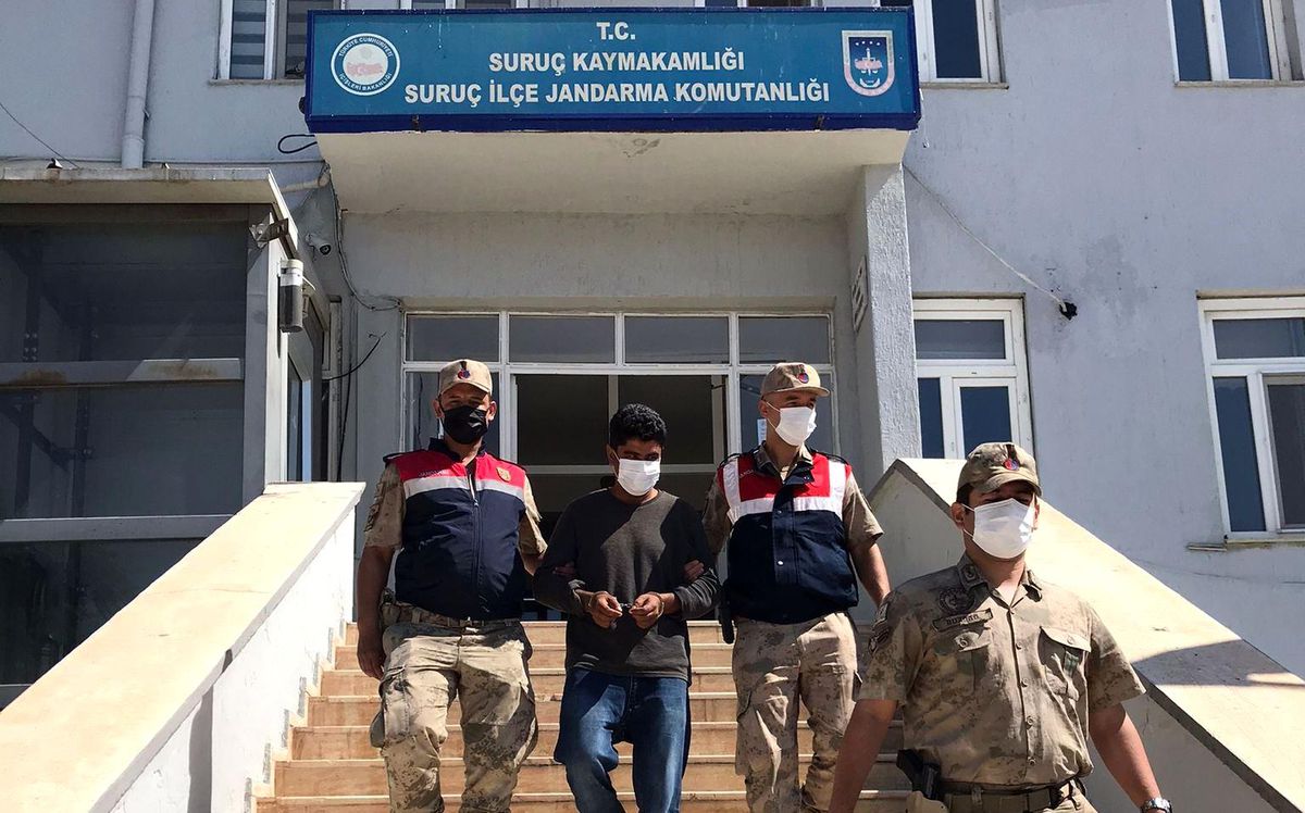FETÖ\'den aranan şahıs saklandığı evde yakalandı