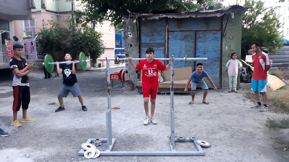 Geleceğin sporcuları sokakta yetişiyor