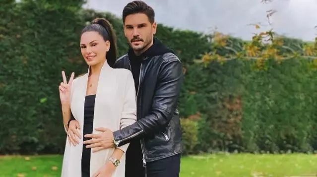 Yeni doğum yapan Almeda Abazi'ye, eşi Tolgahan Sayışman'dan övgüler: Doğumdan sonra bir kez daha aşık oldum Yeni doğum yapan Almeda Abazi'ye, eşi Tolgahan Sayışman'dan övgüler: Doğumdan sonra bir kez daha aşık oldum