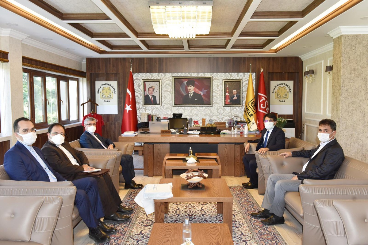 İran İslam Cumhuriyeti Erzurum Başkonsolosu Soltanzadeh, DÜ Rektörü Prof. Dr. Karakoç\'u ziyaret etti