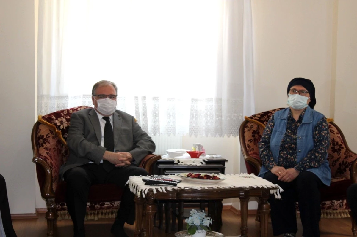 Son dakika haberi | Kaymakam Türköz, Şehit Öğretmen Aybüke Yalçın\'ın ailesini ziyaret etti