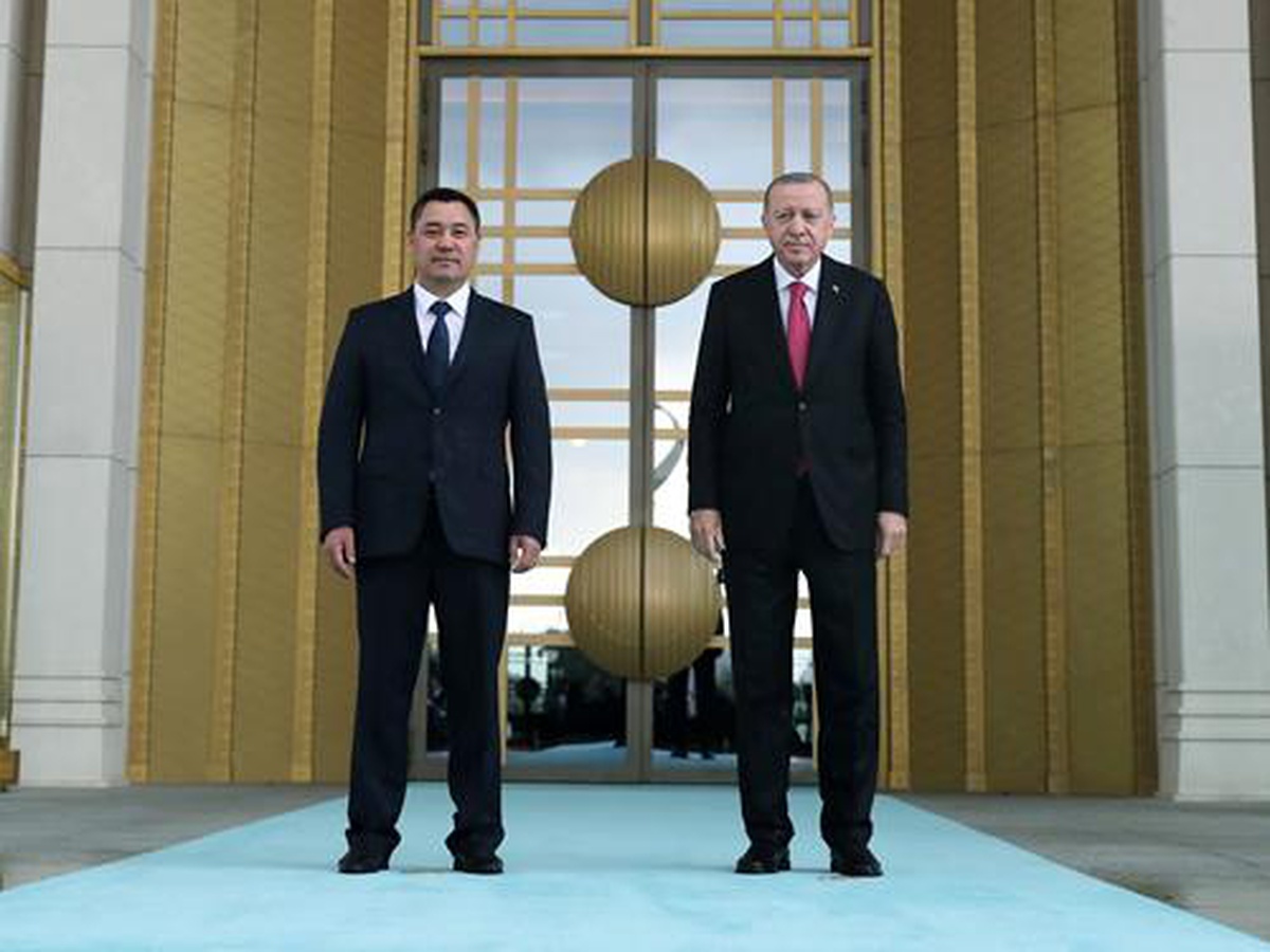 Cumhurbaşkanı Erdoğan, Kırgız Cumhuriyeti Cumhurbaşkanı Sadır Caparov\'u resmi törenle karşıladı