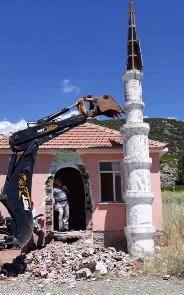 Künk minareye 'uygunsuzluk' yıkımı