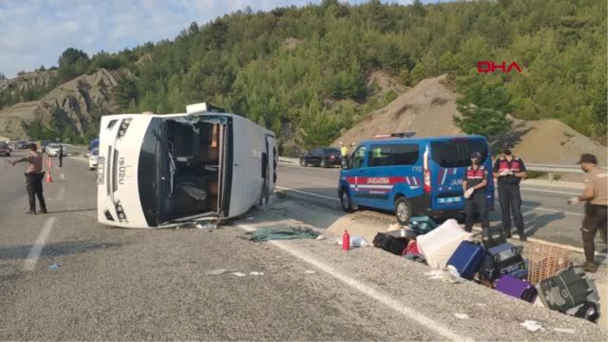 LÖSEV midibüsü devrildi: 25 yaralı