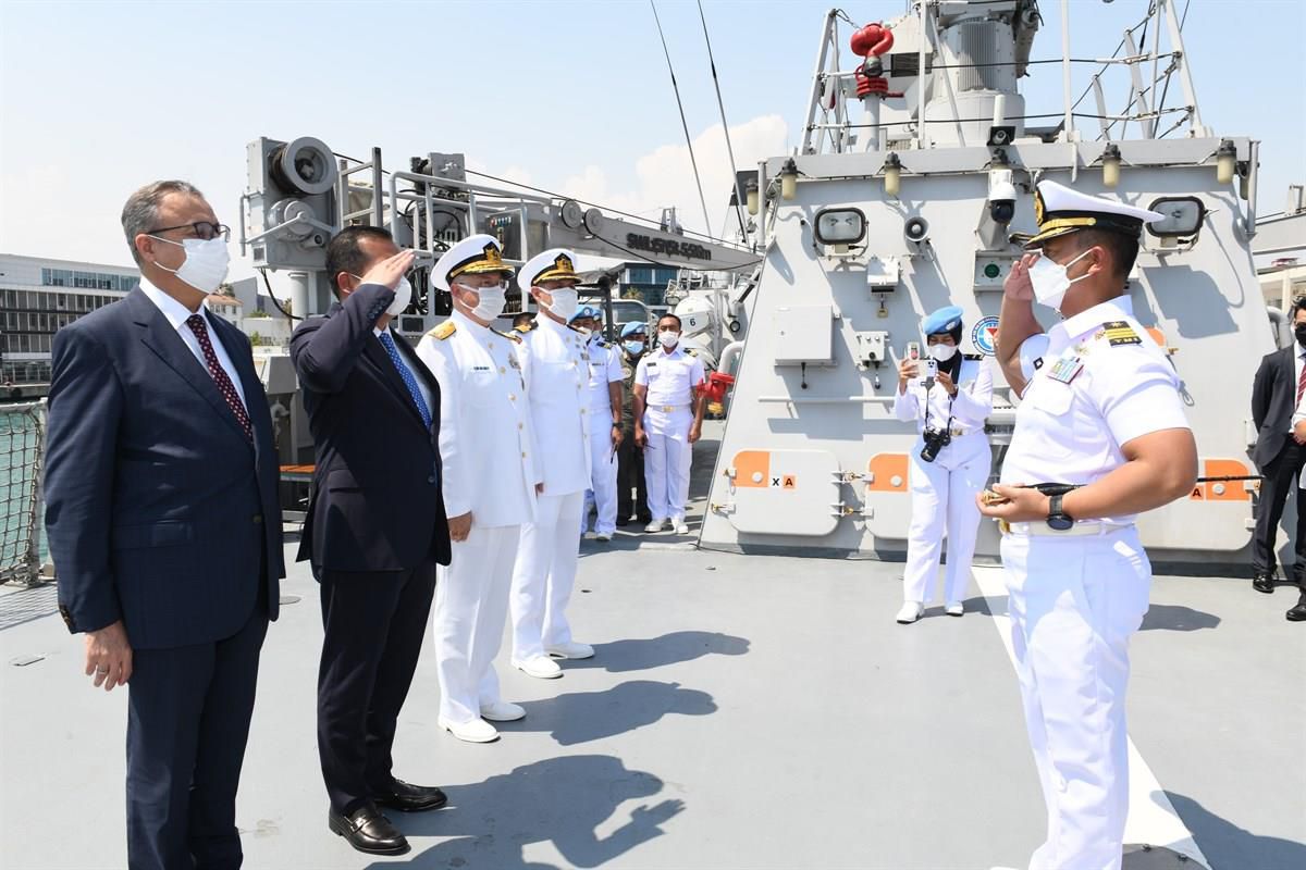 Mersin Valisi Su, KRI Sultan İskender Muda 367 Gemisi\'ni ziyaret etti