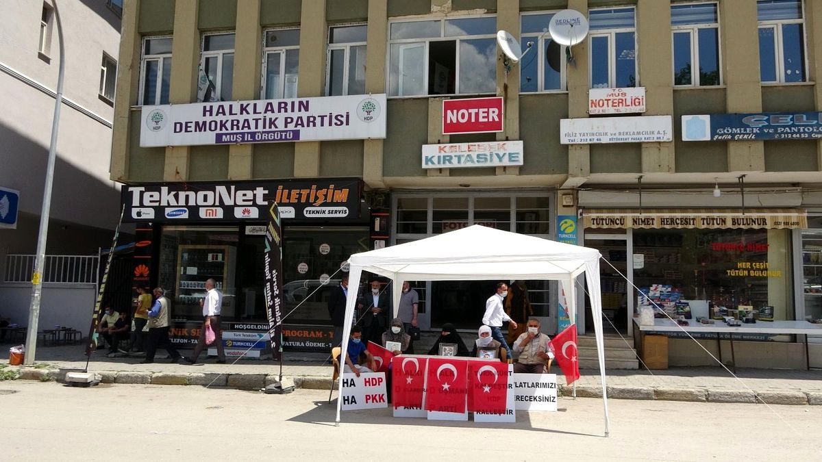 Muşlu anneler evlat nöbetine devam ediyor