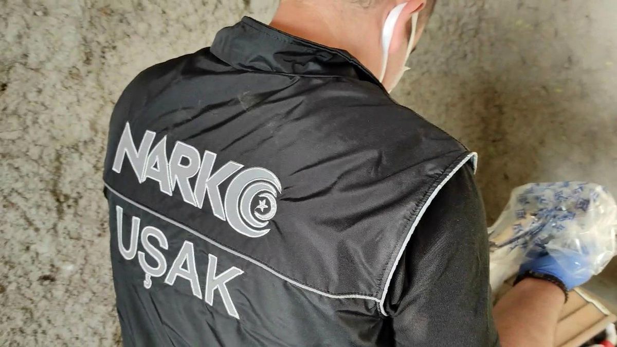 Narkotik ekipleri, hedefteki şüphelileri kıskıvrak yakaladı
