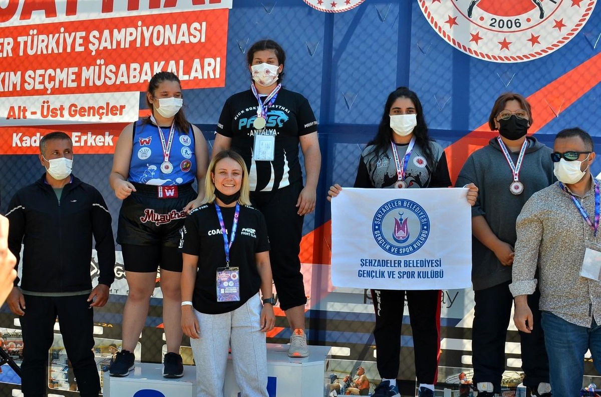 Şehzadeler\'in sporcuları şampiyonalarda Türkiye\'yi temsil edecek