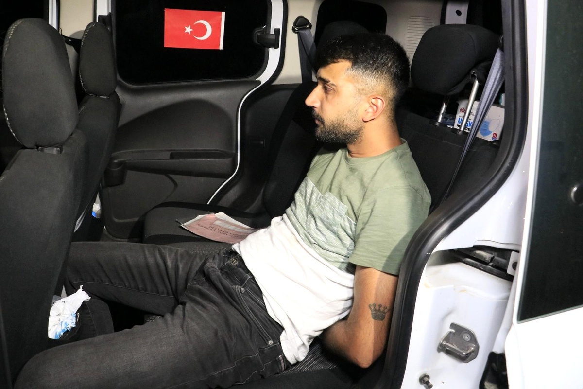 Son dakika haberleri | Silahlı kavgaya giderken polise denk gelen şahısların kaçışı kısa sürdü