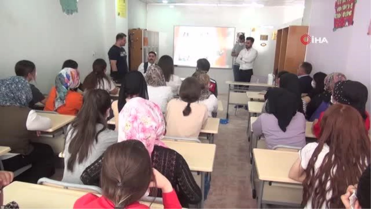 Silopi\'de köy kadınlarına \'Kadına Yönelik Şiddetle Mücadele\' semineri