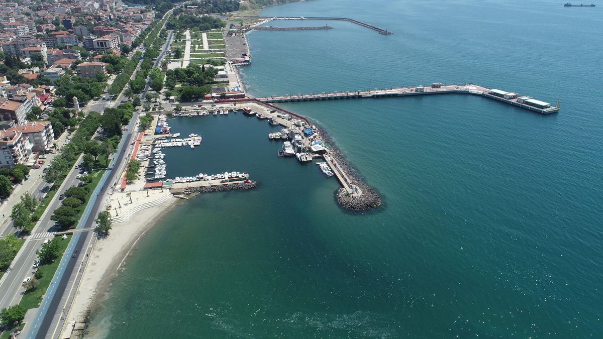 Tekirdağ kıyılarında müsilaj kıyıda etkisini yitirdi, açıklarda görülmeye devam ediyor
