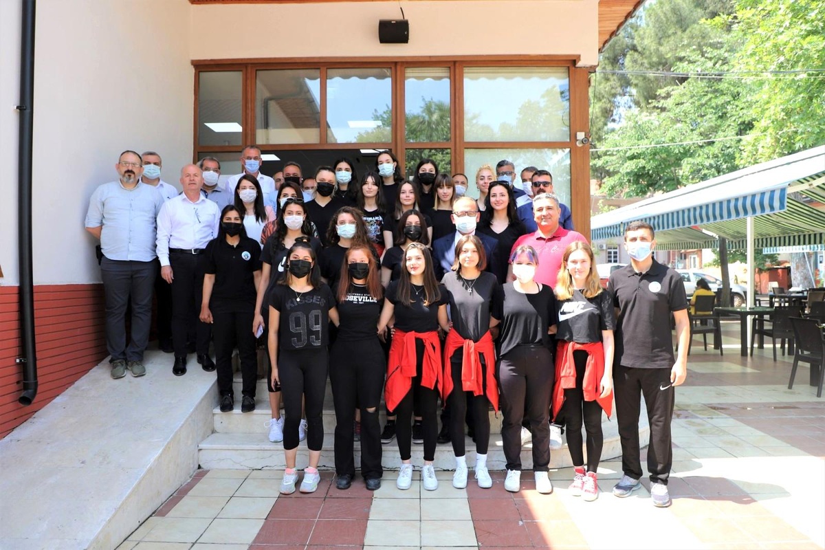 Turgutlu Belediyespor Kadın Voleybol Takımına moral kahvaltısı