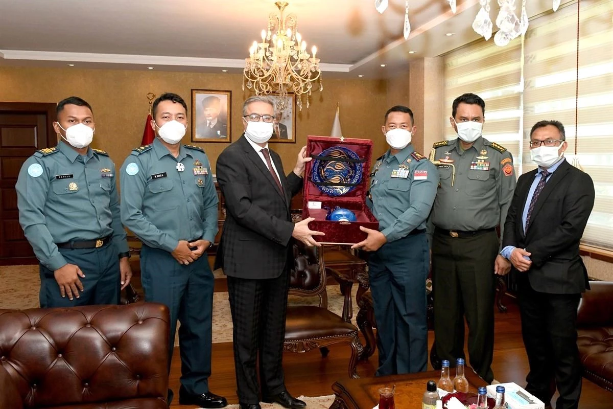 Vali Su, Endonezya Ankara Büyükelçiliği Askeri Ataşesi Albay Thalib\'i kabul etti