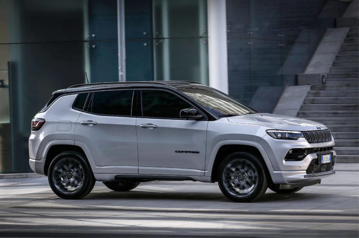 Yenilenen Jeep Compass Türkiye yollarına çıktı