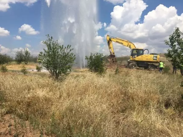 Ankara'da su borusu hattı patladı; su metrelerce yükseldi -AKTUEL