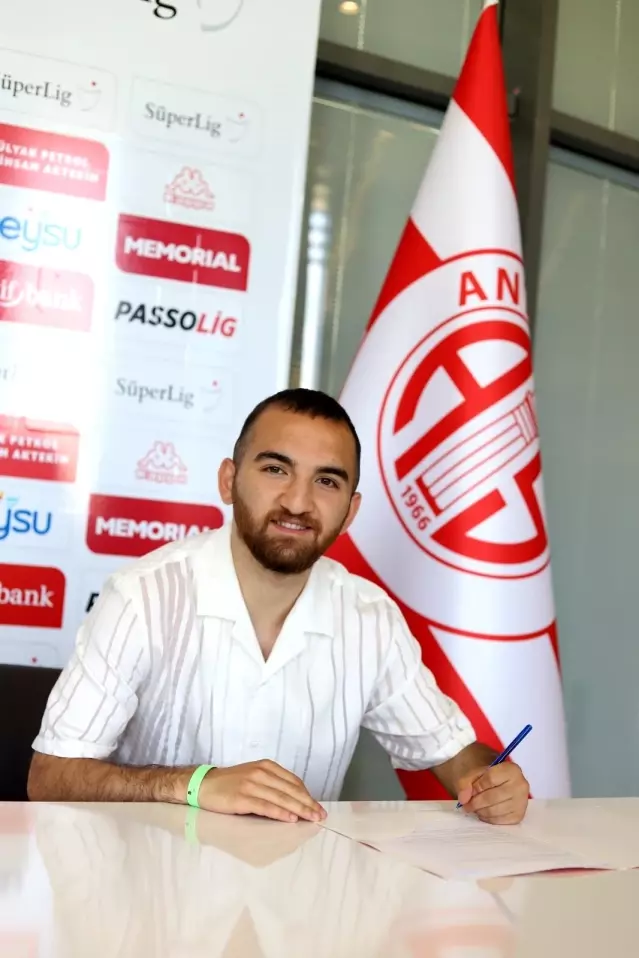 Antalyaspor, ümit milli futbolcu Erkan Eyibil'i transfer etti