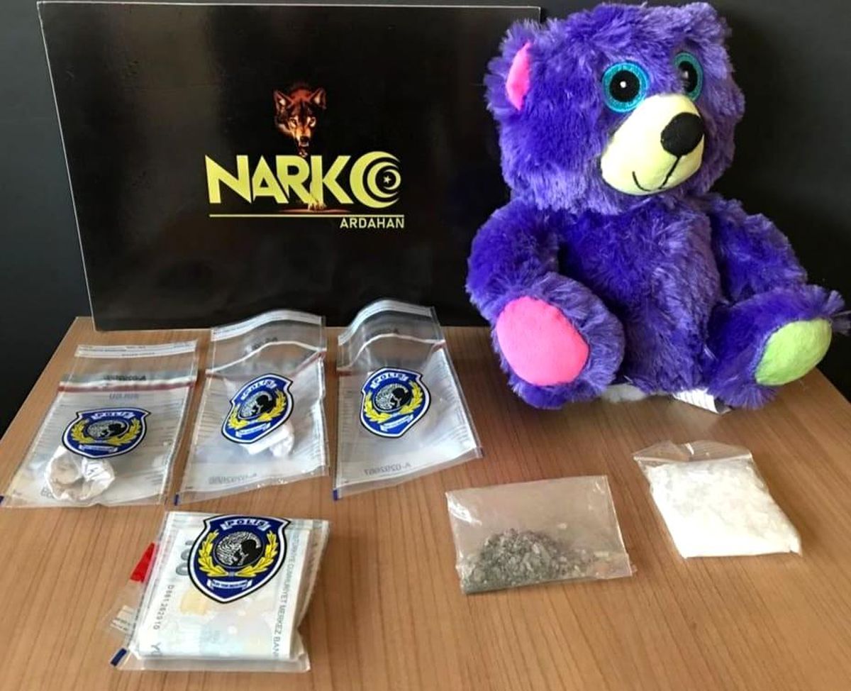 Ardahan\'da uyuşturucu satıcısı kovalamaca sonucu yakalandı