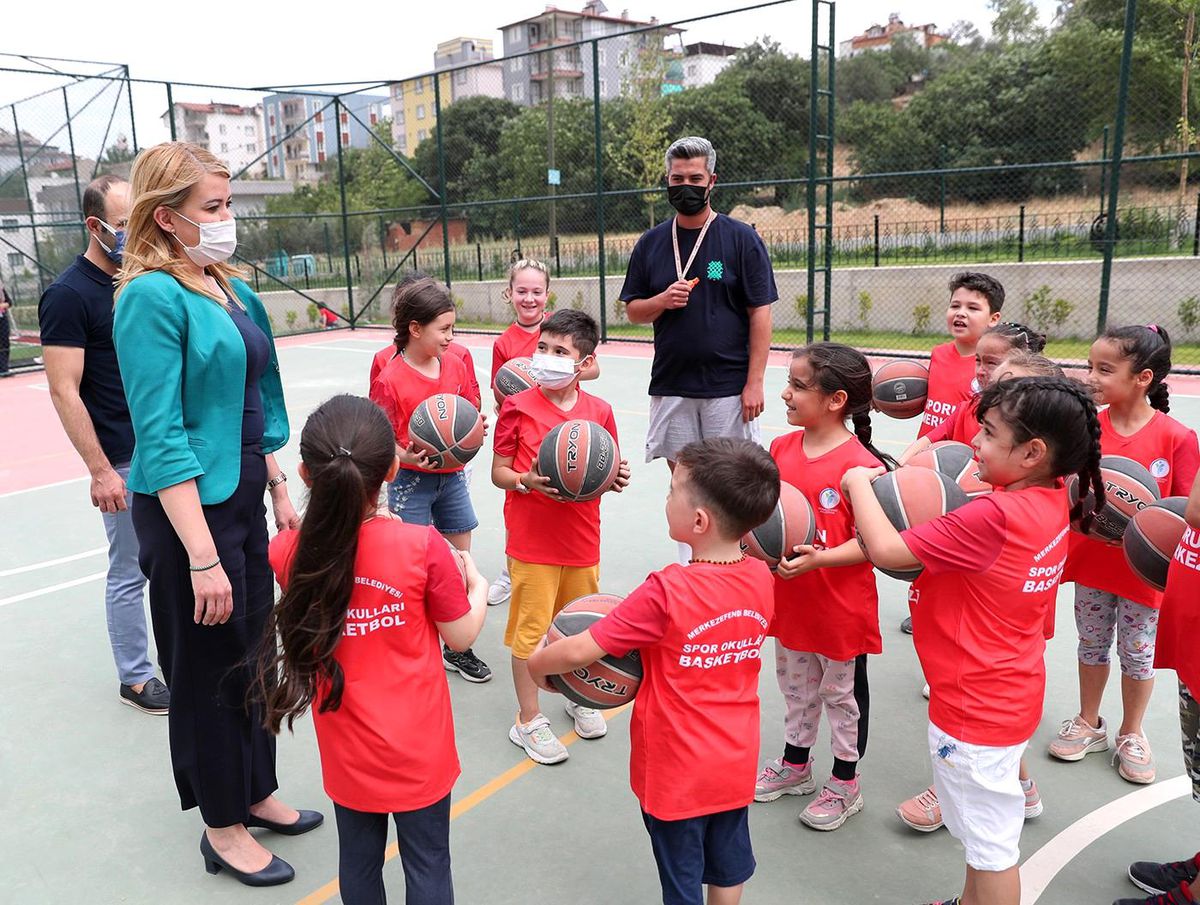 Başkan Doğan, minik sporcularla bir araya geldi