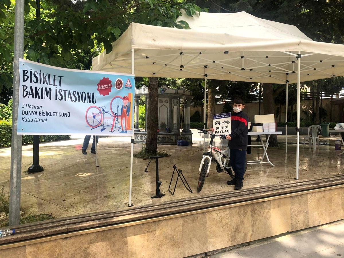 Son dakika! Bisiklet Bakım İstasyonuna gelen çocuklara binlerce kitap dağıtıldı