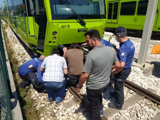 Bursa metrosunda korku dolu anlar...Şehrin metro hattını yarım saat kilitledi