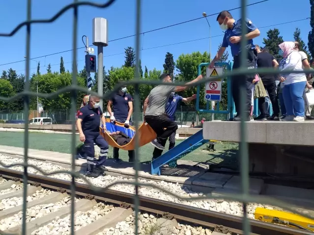 Bursa metrosunda korku dolu anlar...Şehrin metro hattını yarım saat kilitledi