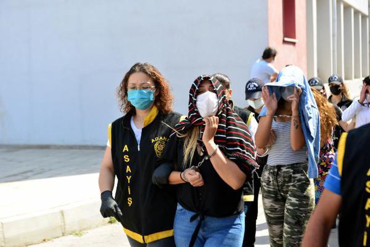 Cinsel ilişki vaadiyle dolandıran kadınlar, şifreli kelimeler kullanmış
