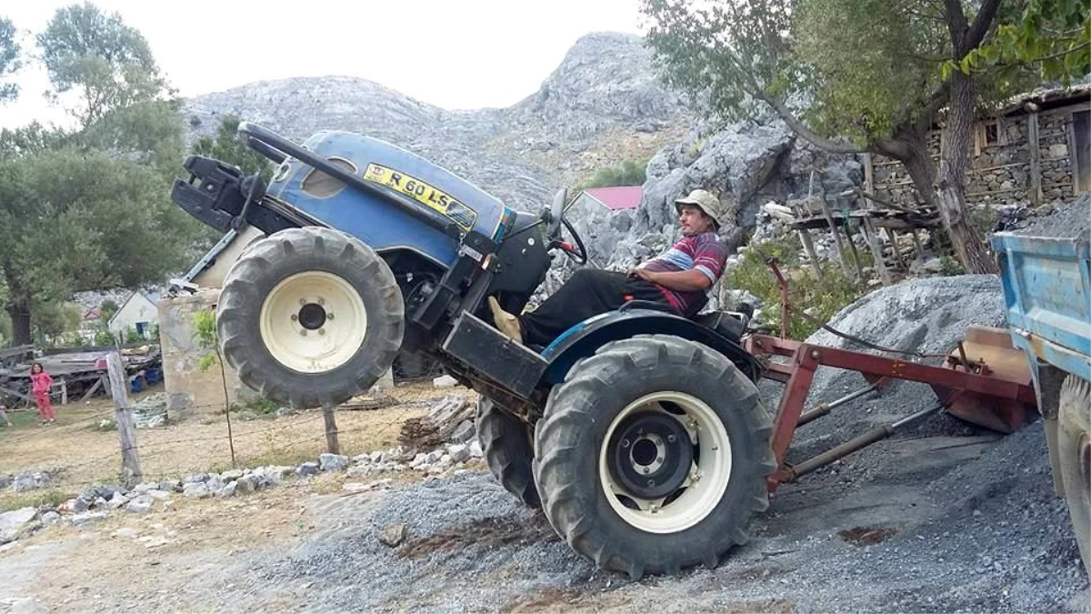 Son dakika! Devrilen traktörün sürücüsü hayatını kaybetti