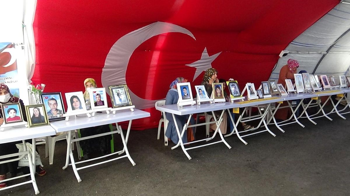 Diyarbakır\'da evlat nöbetindeki babadan HDP\'li Buldan\'a sert tepki