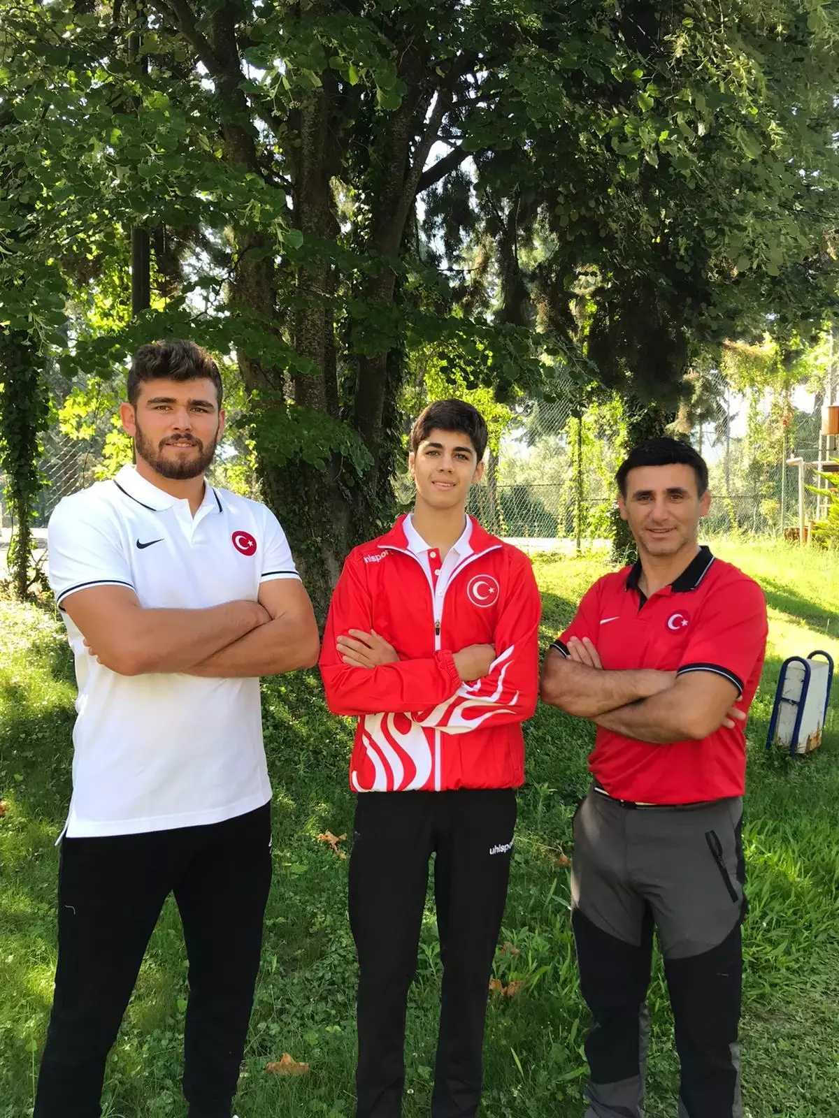 Elmalı Güreş Eğitim Merkezinin iki sporcusu milli takıma çağrıldı