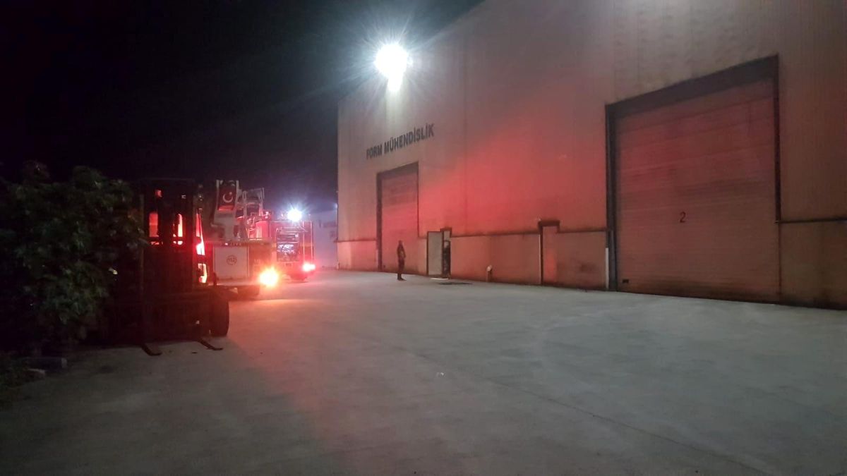 Son dakika 3. sayfa: Fabrikada yangın ihbarı itfaiye ekiplerini harekete geçirdi