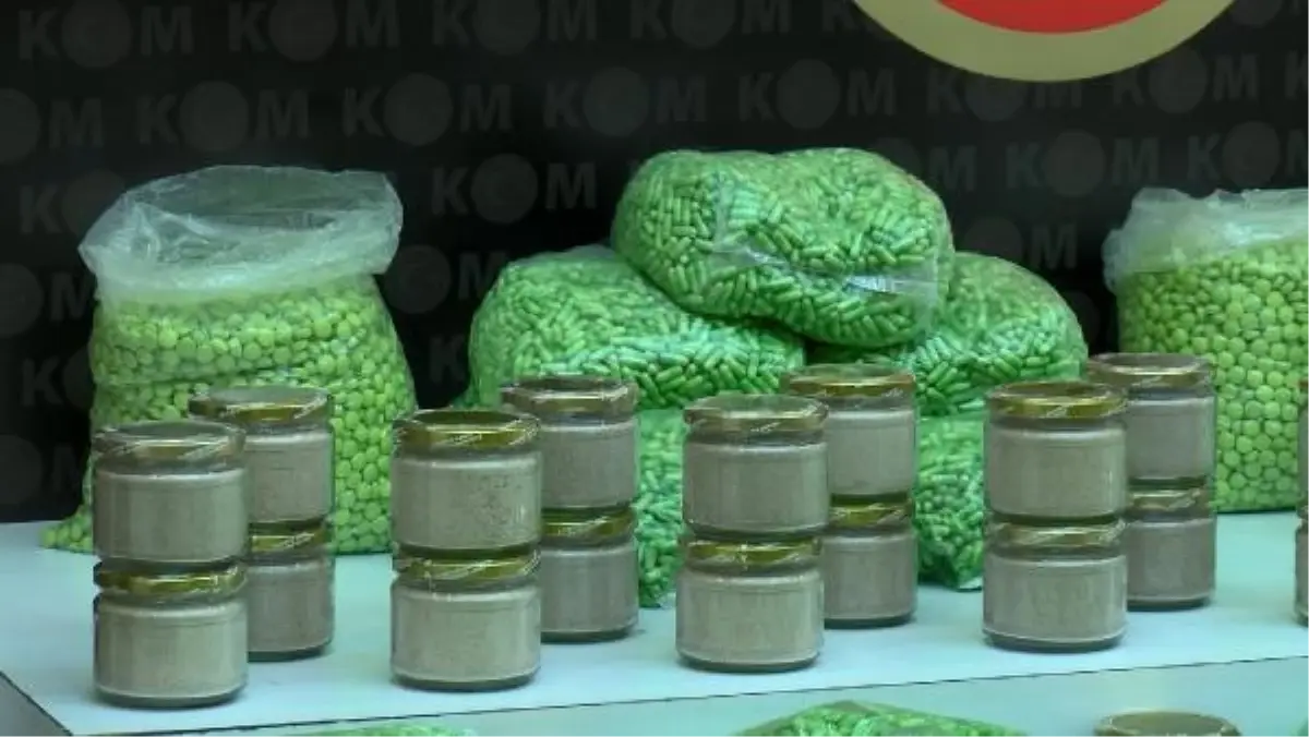 İSTANBUL\'DA KAÇAK CİNSEL GÜÇ ARTIRICI ÜRÜN SATAN ŞEBEKEYE OPERASYON