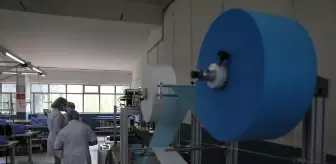 İzmir'de cerrahi maske üreten meslek lisesi, günlük 100 bin adetlik kapasiteye ulaştı