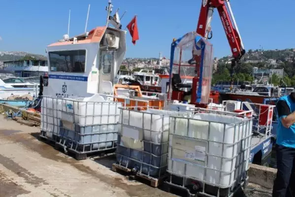 İZMİT KÖRFEZİ'NDE MÜSİLAJ KISMEN TEMİZLENDİ, BALIKÇILAR AÇILDI İZMİT KÖRFEZİ'NDE MÜSİLAJ KISMEN TEMİZLENDİ, BALIKÇILAR AÇILDI