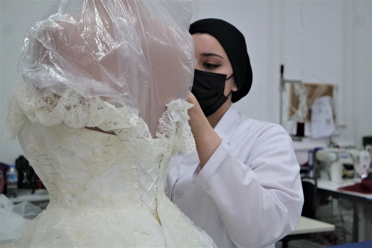 Kademeli normalleşme süreciyle başlayan düğünler, gelinlik siparişlerini artırdı