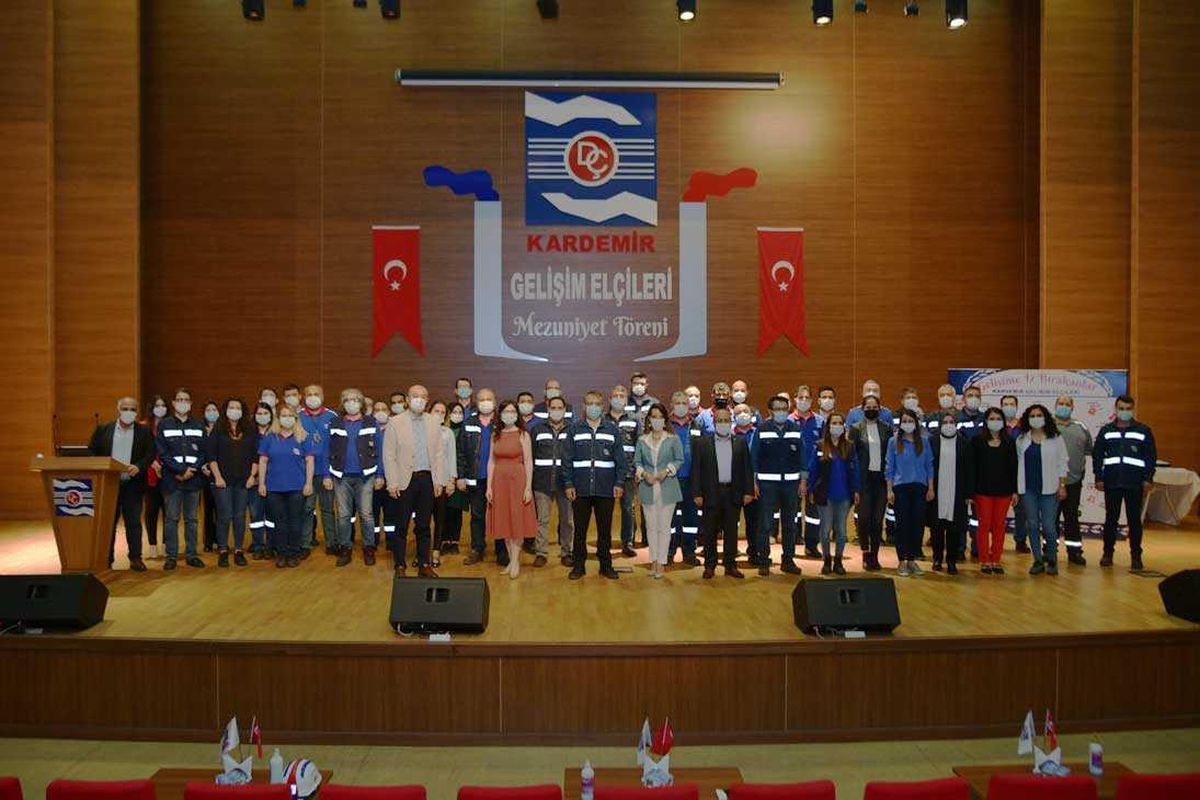 "KARDEMİR Gelişim Elçileri Programı" ilk mezunlarını verdi