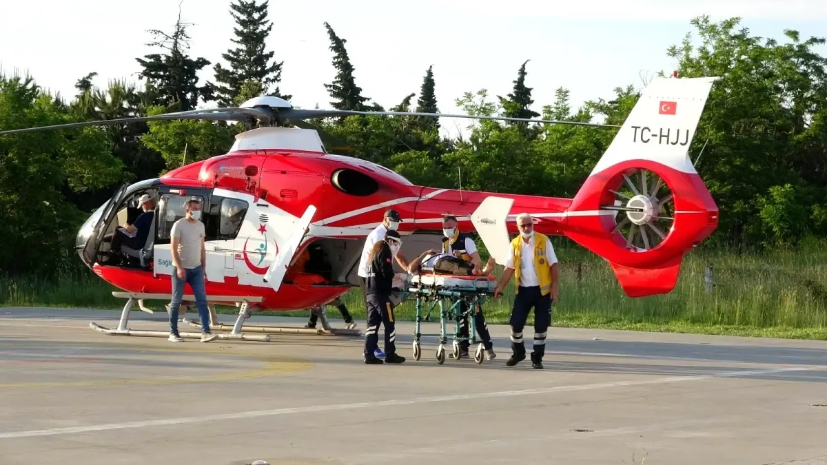 Son dakika haber! Kiraz ağacından düşen çiftçi, ambulans helikopterle hastaneye sevk edilince devlete teşekkür etti