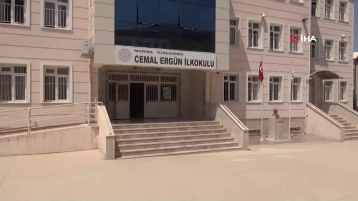 Koca yürekli minik öğrenciler