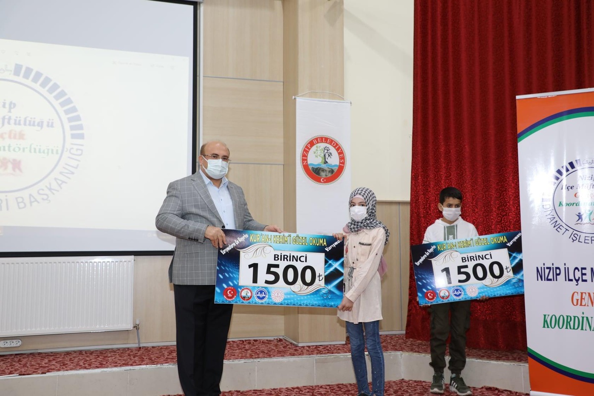 Kuran-ı Kerim\'i güzel okuma yarışmasında dereceye girenler ödüllendirildi