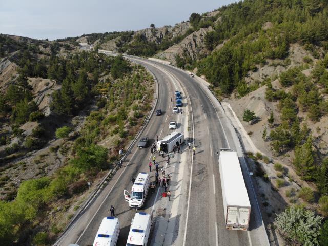 Lösemili öğrencileri taşıyan tur otobüsü devrildi: 4'ü ağır 15 yaralı