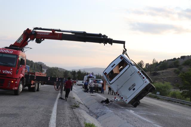 Lösemili öğrencileri taşıyan tur otobüsü devrildi: 4'ü ağır 15 yaralı