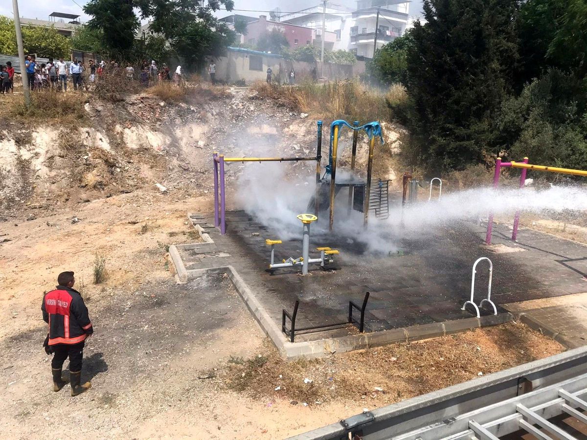 Mersin\'de çocuk oyun parkı yandı
