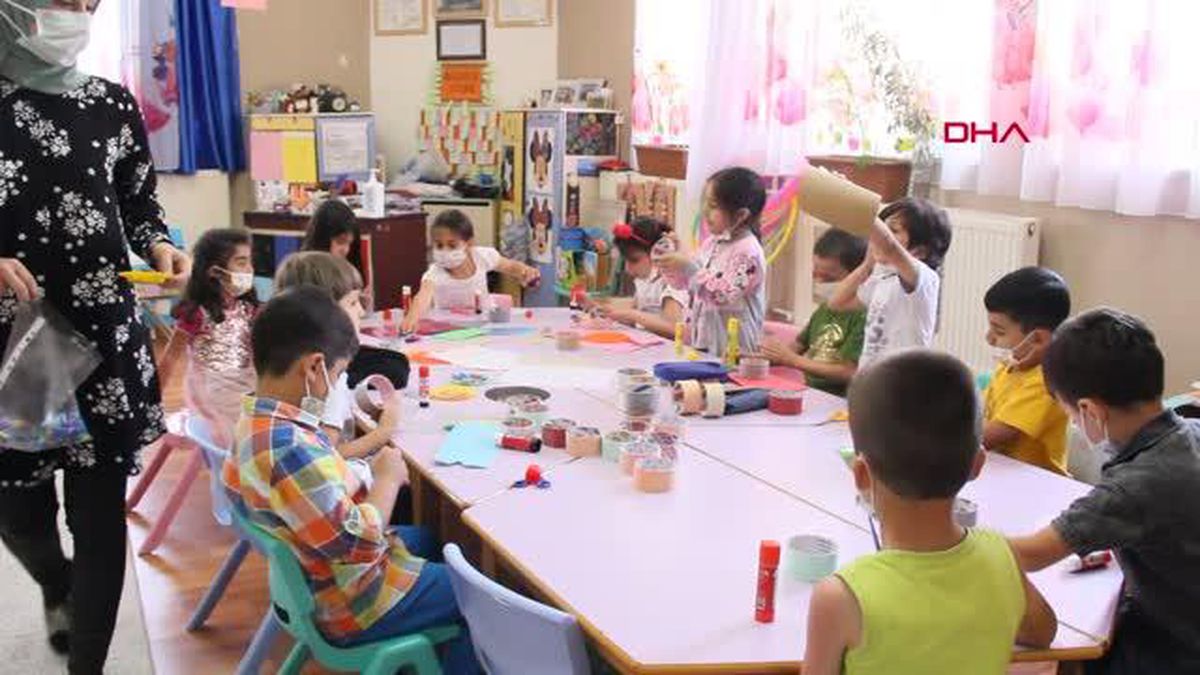 MİNİK ÖĞRENCİLER, 1 YIL BOYUNCA TOPLADIKLARI ATIKLARI GERİ DÖNÜŞÜME KAZANDIRDI