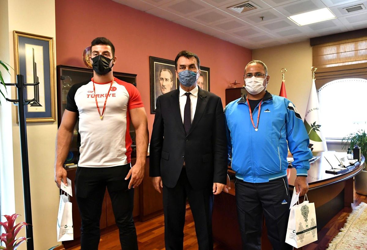 Rekortmen sporcudan başkan Dündar\'a ziyaret